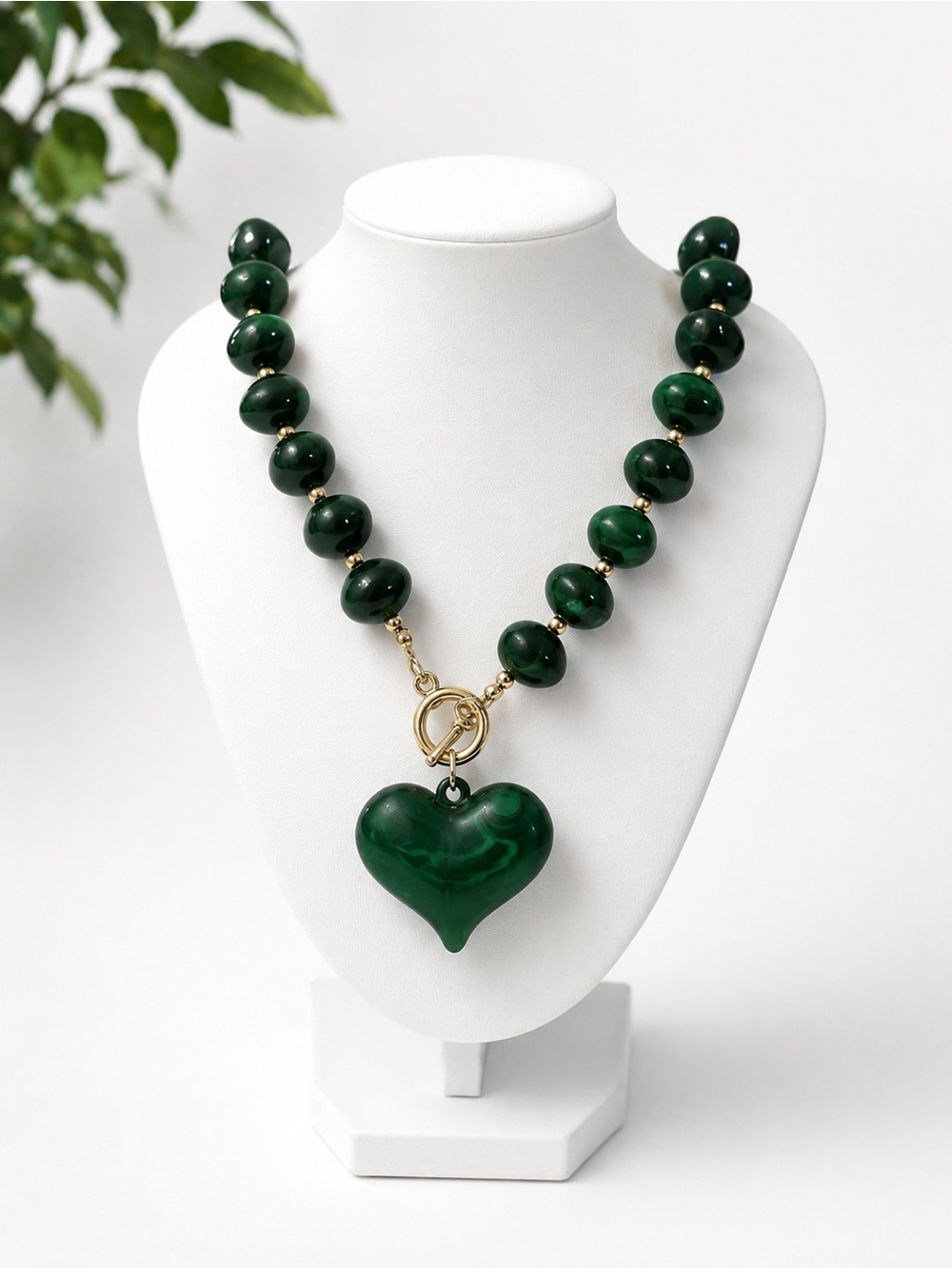 Green Heart Bead Necklace - Elegant Women's Jewelry